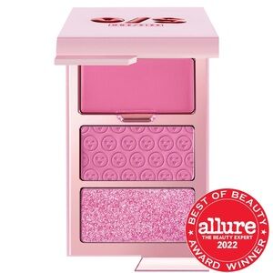ONE/SIZE BY PATRICK
Cheek Clapper 3D Blush Trio Palette. Color: Attention Seeker